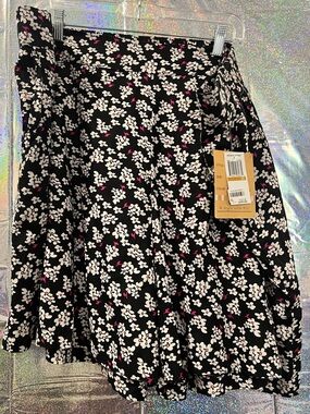 Stevie & Lindsay Floral Shorts 3X | Black White Pink Flowy Elastic Waist NWT